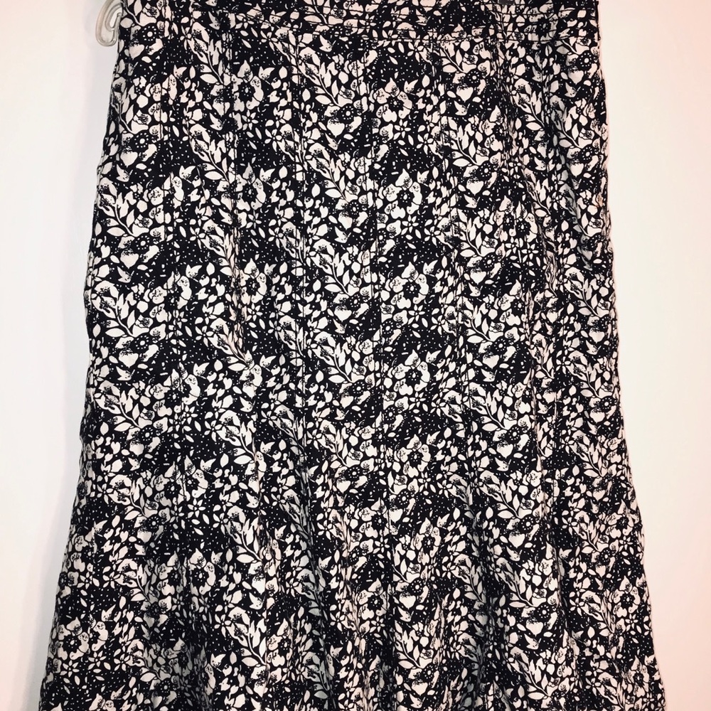 Liz Claiborne skirt size 6